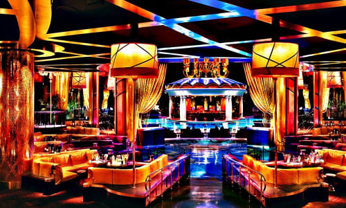 Many nightclubs or bars in Las Vegas Las Vegas